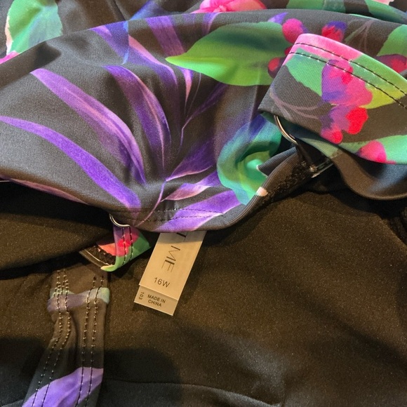 Floral One-Piece Swimsuit Size 16W - Picture 6 of 9